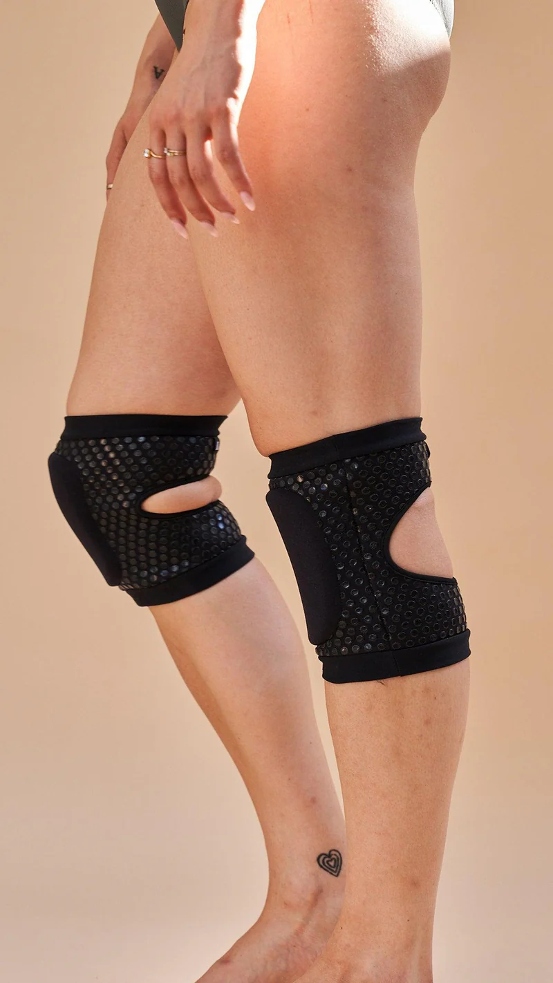 Lunalae Sticky Slim Look Kneepads - Black - Image 4