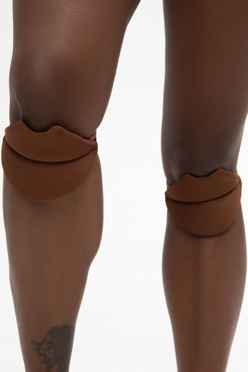 Queen Wear Slides Lips Kneepads 2.0 - Cacao