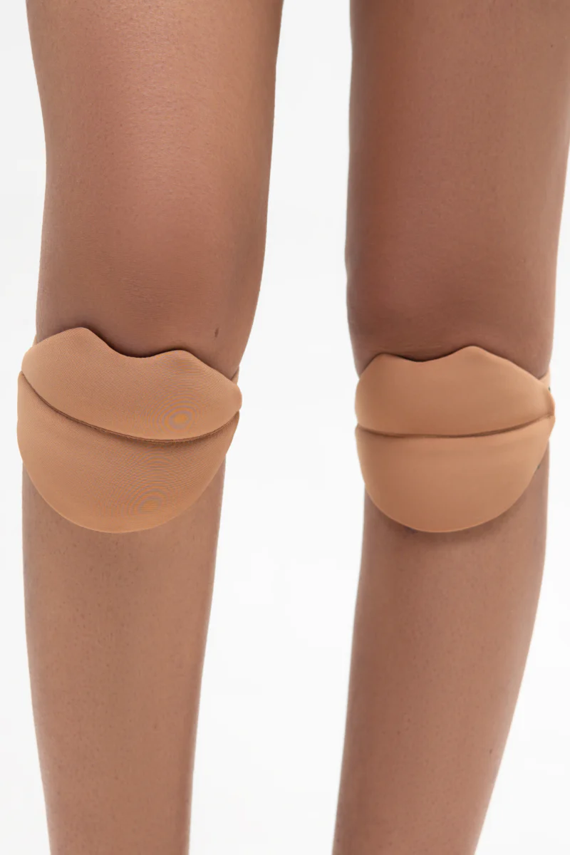 Queen Wear Slides Lips Kneepads 2.0 - Caramel
